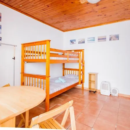 Estudios Lagido - Peniche Surf Camp Working Space & Surf Appartement