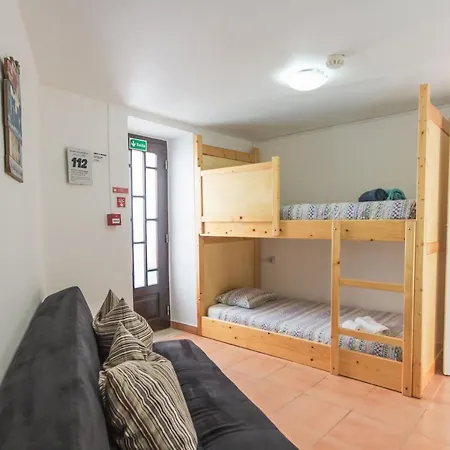 Estudios Lagido - Peniche Surf Camp Working Space & Surf פרל