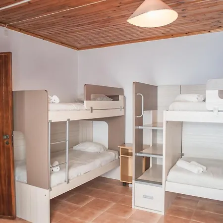 Estudios Lagido - Peniche Surf Camp Working Space & Surf Appartement