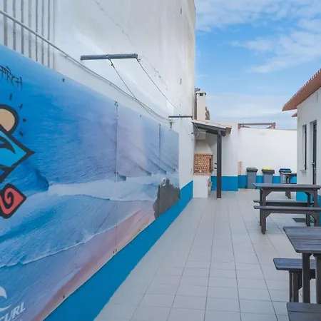 Estudios Lagido - Peniche Surf Camp Working Space & Surf Appartement