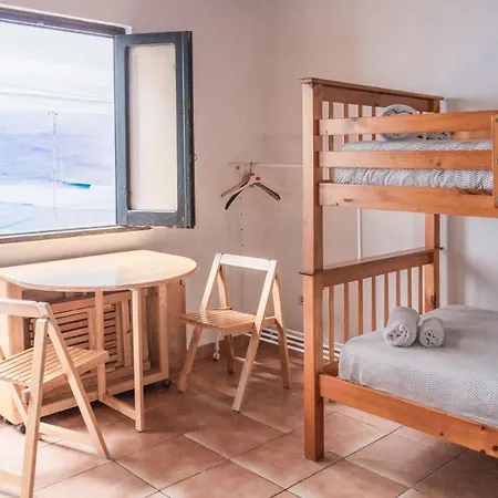 Estudios Lagido - Peniche Surf Camp Working Space & Surf Appartement
